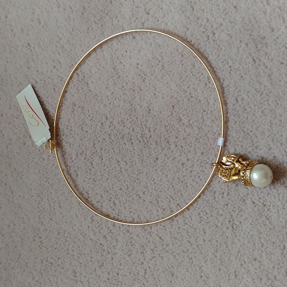 Gold elephant necklace with faux pearl detail